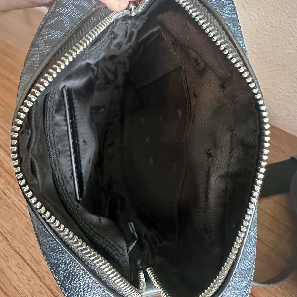 NWOT - Michael Kors Cooper Signature Logo Flight Bag - See Video! - Picture 13 of 13